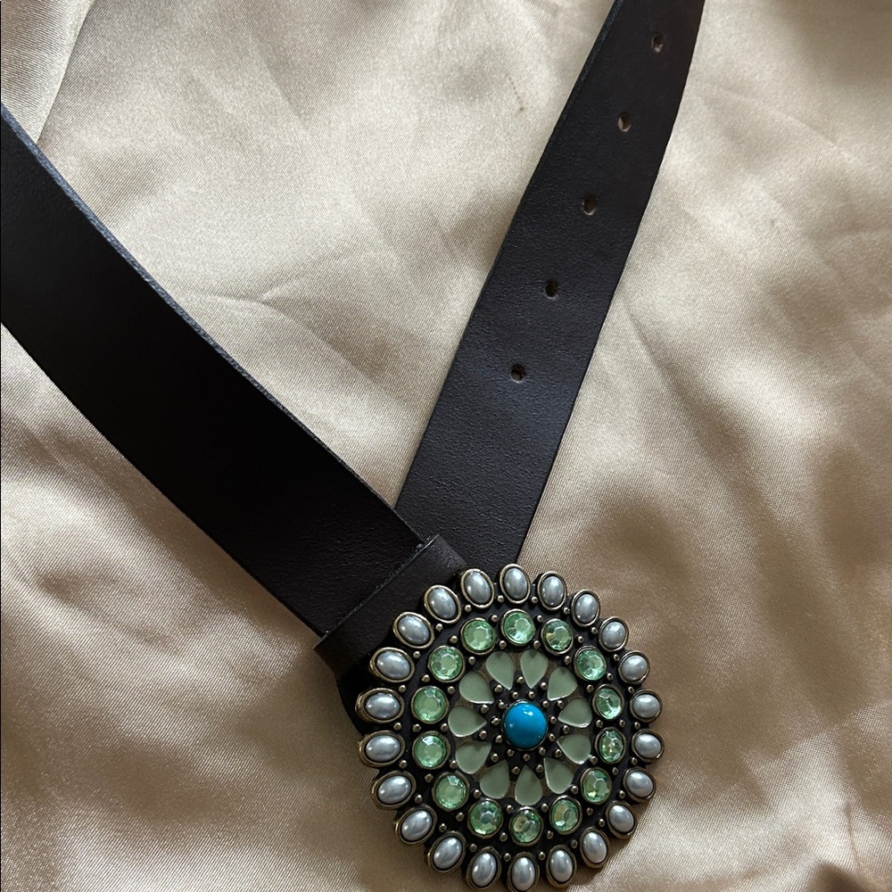 GAP Brown Cow Leather Belt. Size Medium with Faux Stones.